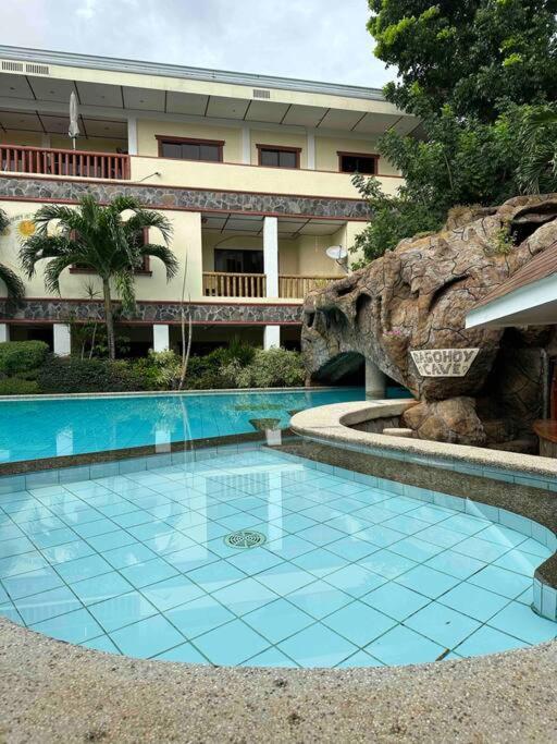 Alona Park Residence - 3 Bedroom Apartment- Alex And Jesa Unit Panglao Exteriör bild