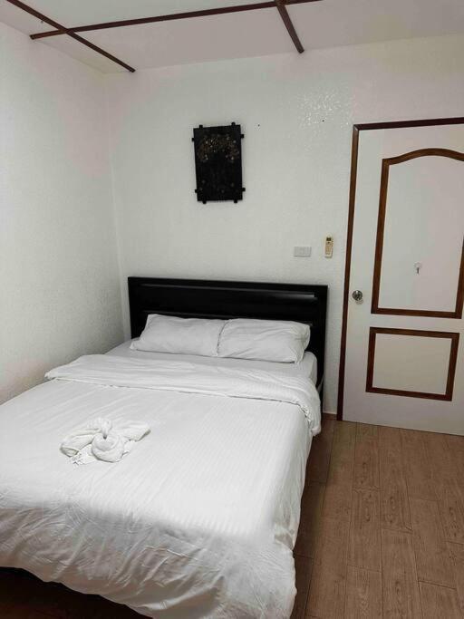 Alona Park Residence - 3 Bedroom Apartment- Alex And Jesa Unit Panglao Exteriör bild